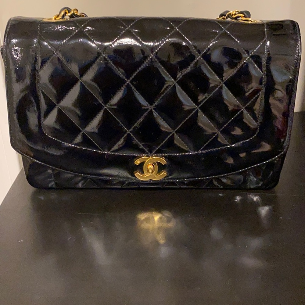 Vintage Chanel Diana flap in black patent leather